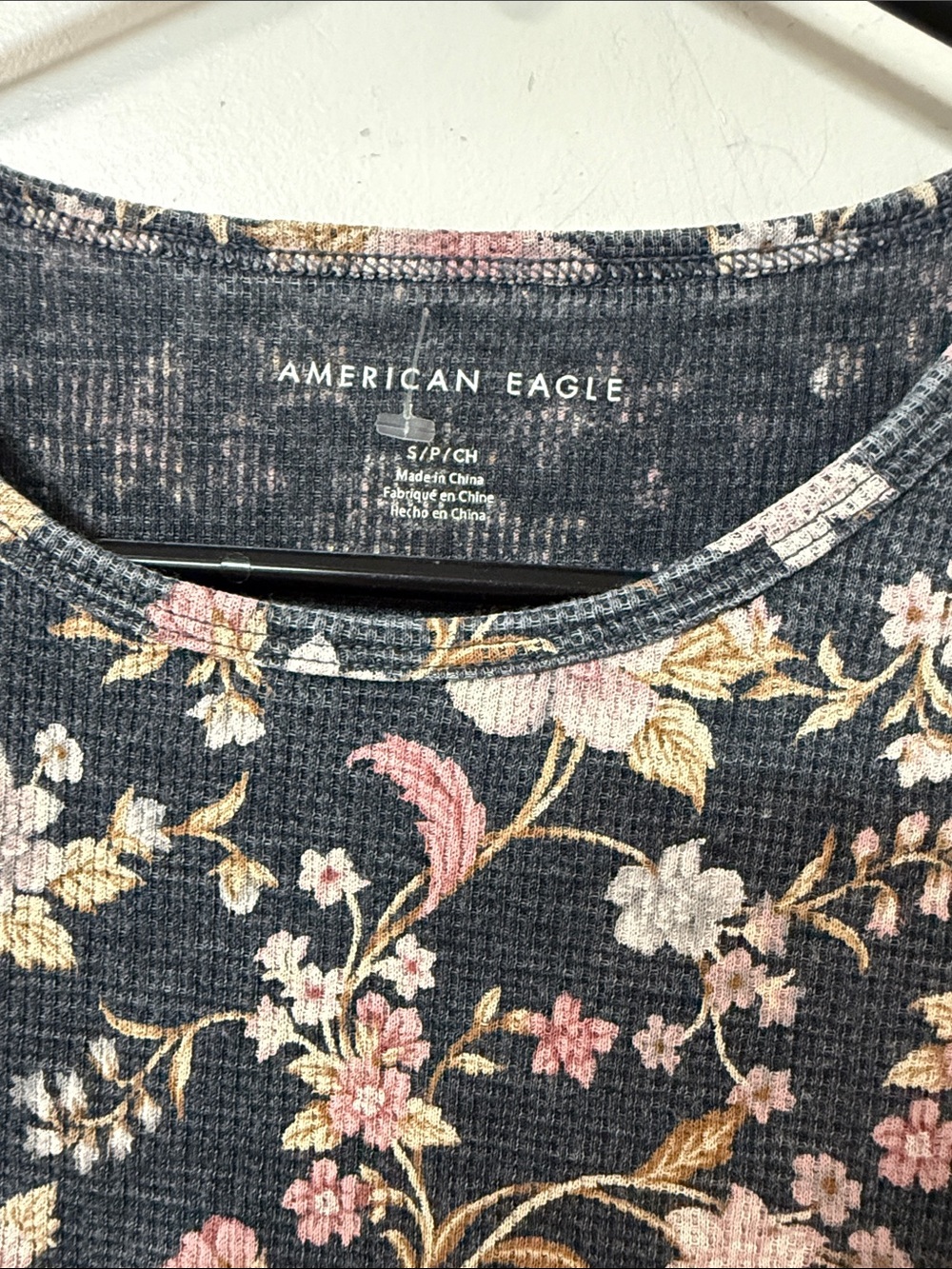 American Eagle Outfitters Black Floral Ribbed Crop Top - Picture 2 of 2